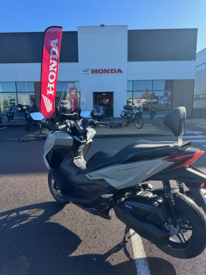 Forza 125 gris - POITIERS