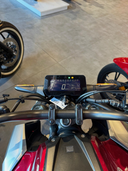 Honda CB 125 R - POITIERS